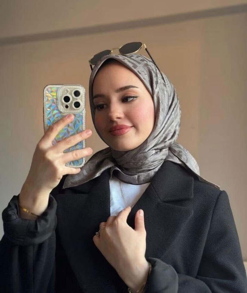 AYŞE - BUSE TÜRBANLI 2 ARKADAŞ