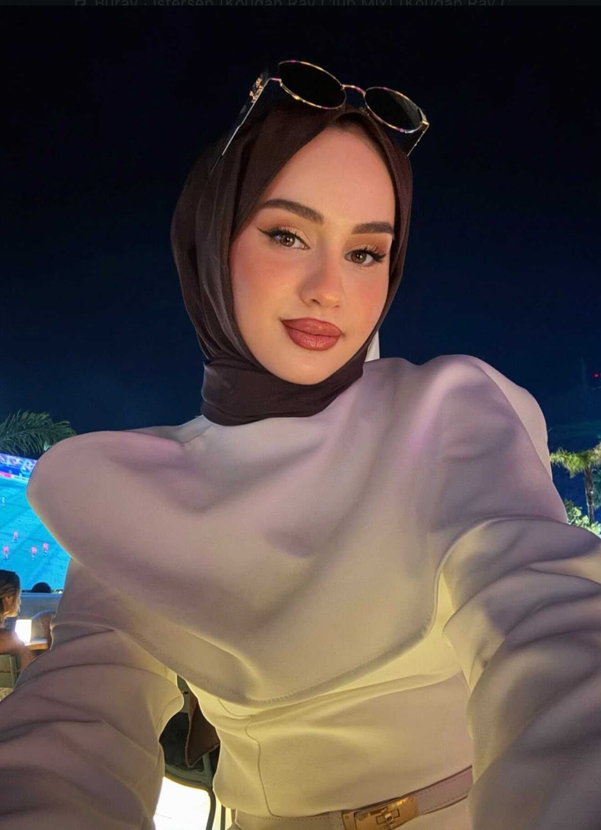AYŞE - BUSE TÜRBANLI 2 ARKADAŞ